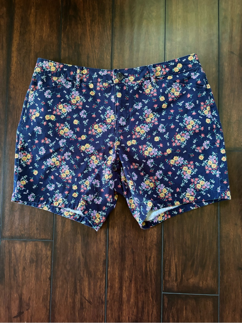 St. John's Bay Floral Shorts - Women’s Petite 14